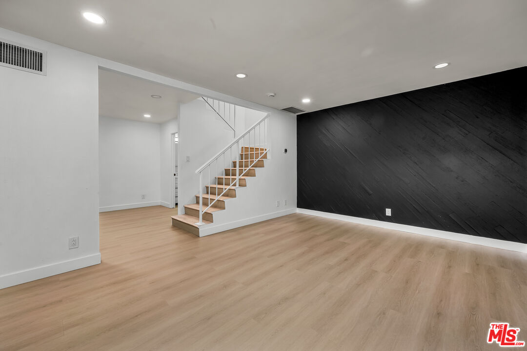 7301 Lennox Ave Unit: D03