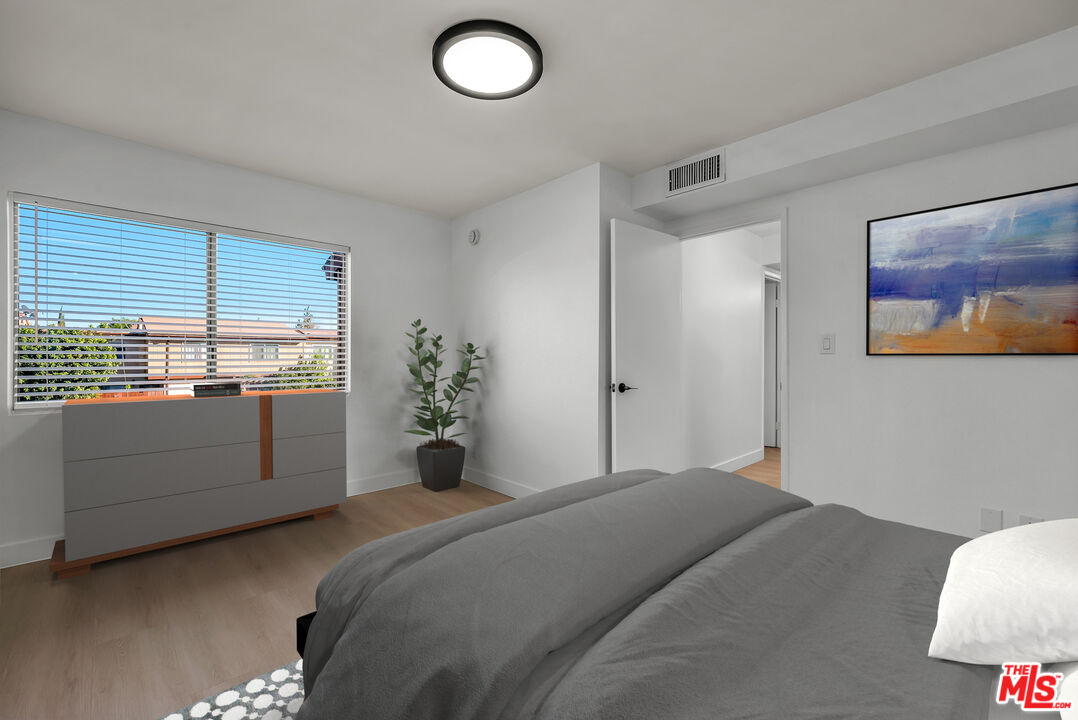 7301 Lennox Ave Unit: D03