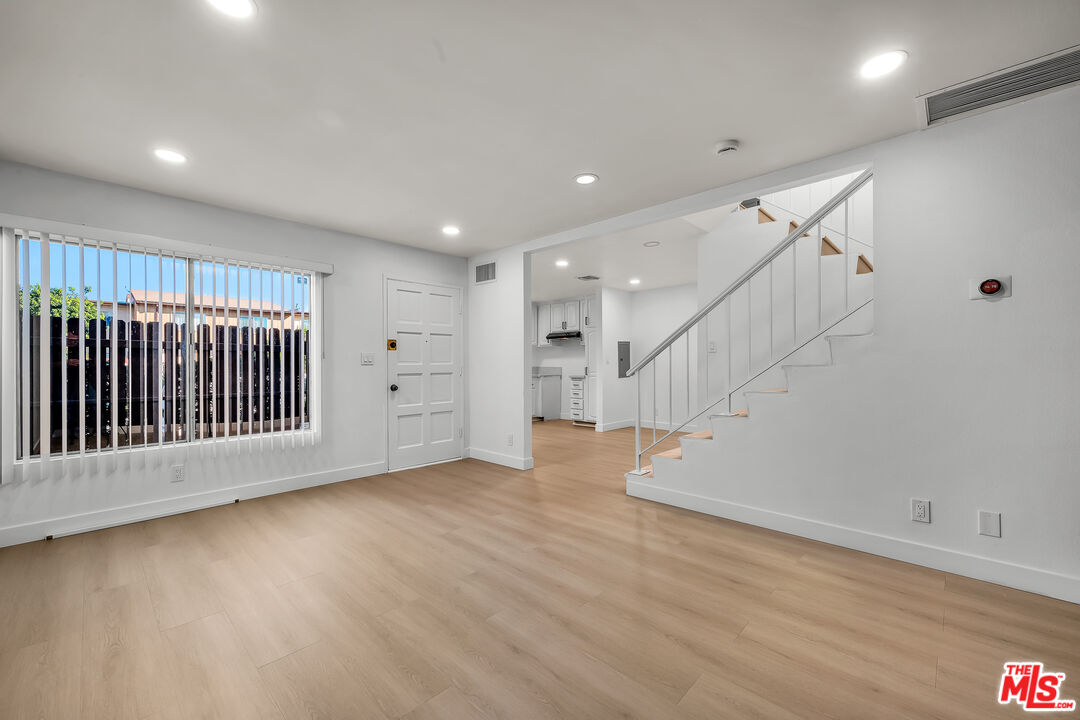 7301 Lennox Ave Unit: D03