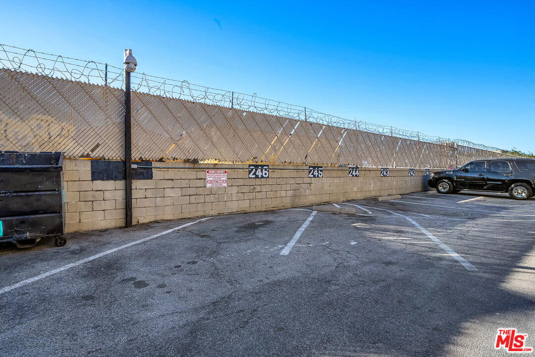 7301 Lennox Ave Unit: D03