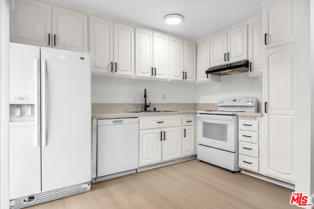 7301 Lennox Ave Unit: D03