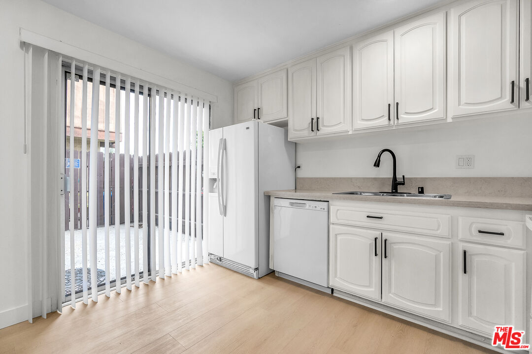 7301 Lennox Ave Unit: D03