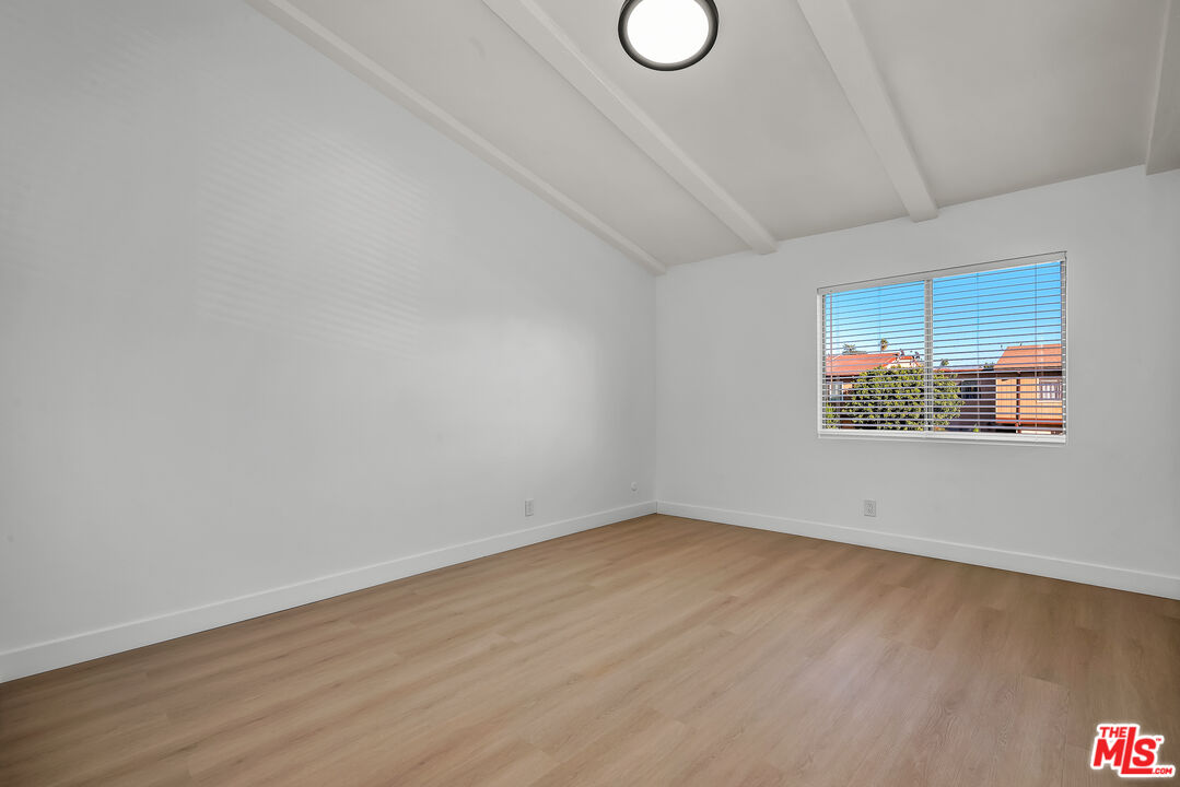 7301 Lennox Ave Unit: D03