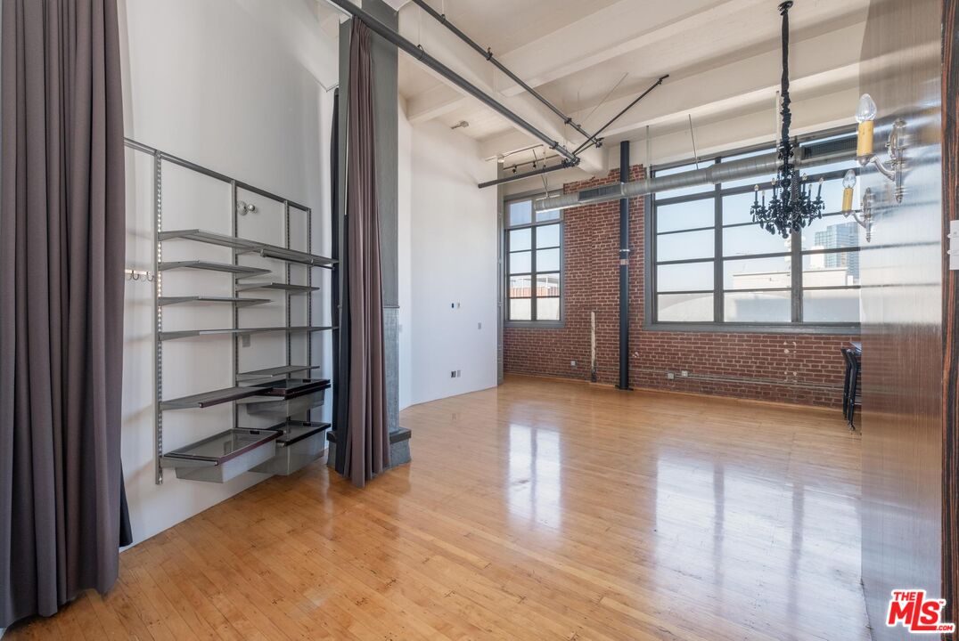1850 Industrial St Unit: 601