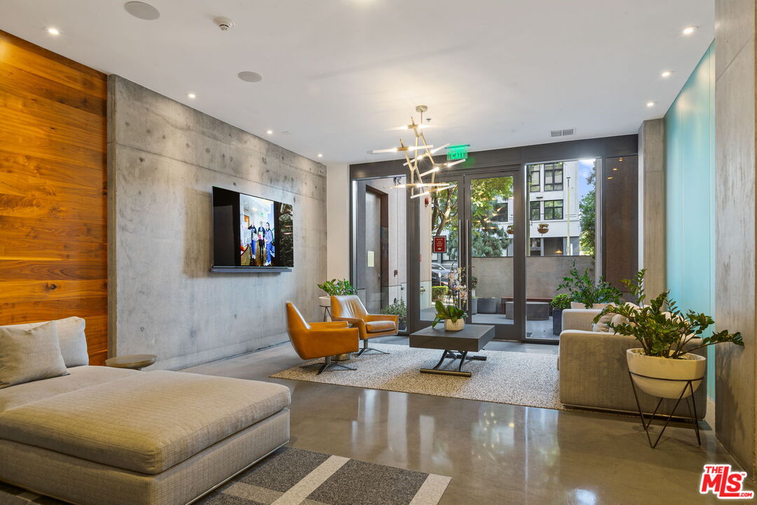 1111 S Grand Ave Unit: 1205