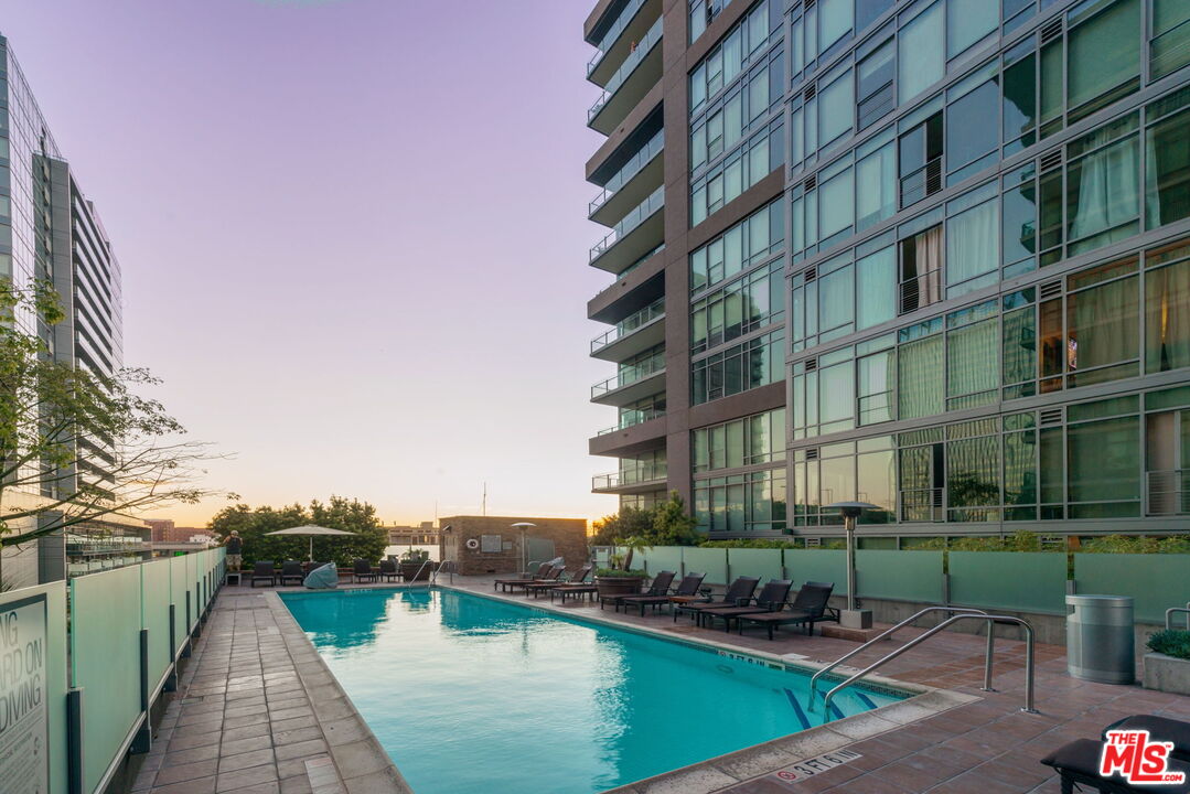 1111 S Grand Ave Unit: 1205