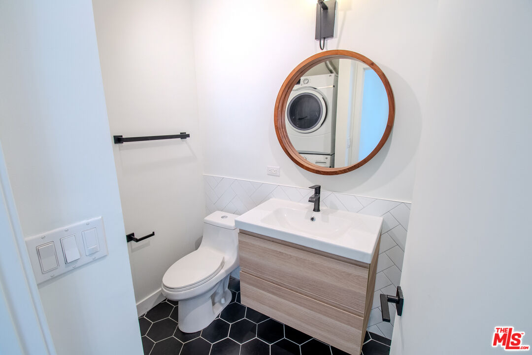 9035 Dicks St Unit: 1/2