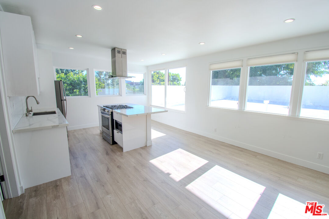 9035 Dicks St Unit: 1/2