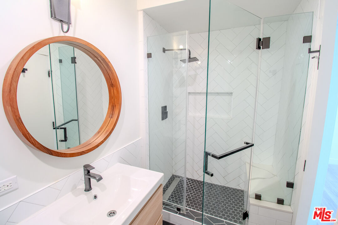 9035 Dicks St Unit: 1/2