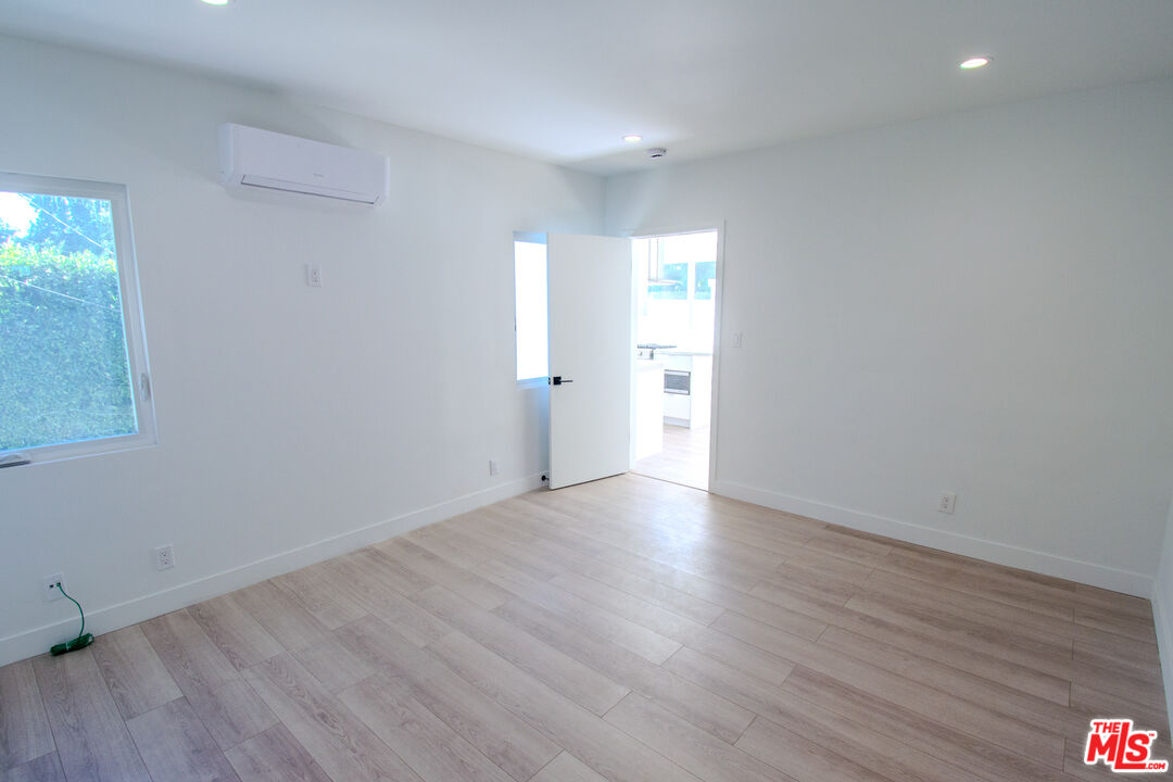 9035 Dicks St Unit: 1/2