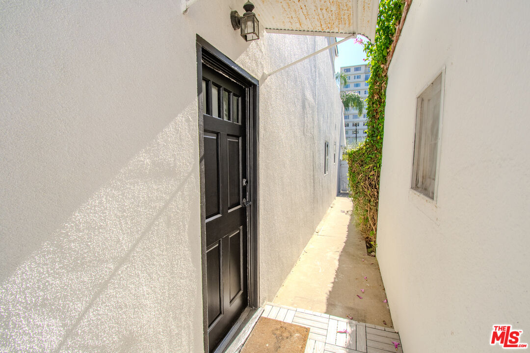 9035 Dicks St Unit: 1/2