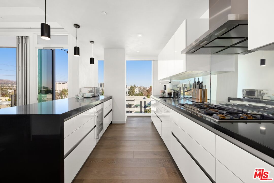 9000 W 3rd St Unit: 502