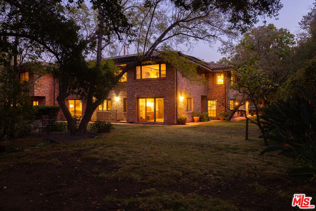 10694 Somma Way