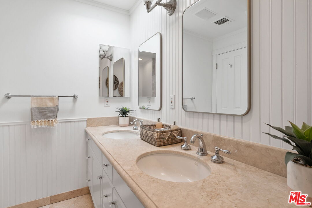 707 Grant St Unit: 13