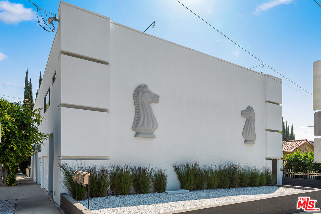 764 N DOHENY DR Unit: 2