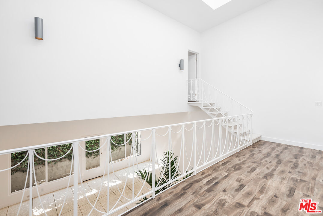 764 N DOHENY DR Unit: 2