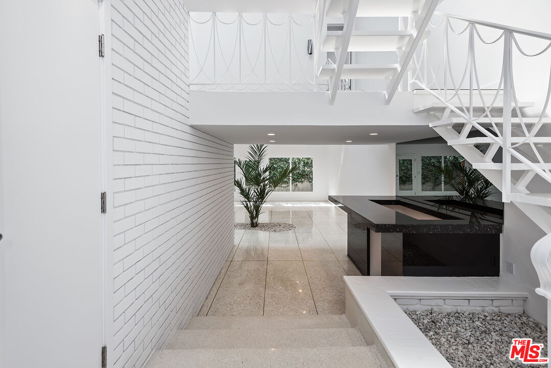 764 N DOHENY DR Unit: 2