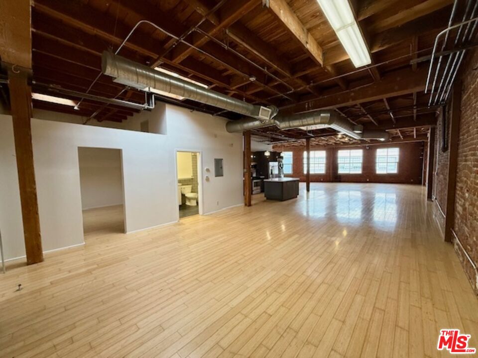 500 Molino St Unit: 201