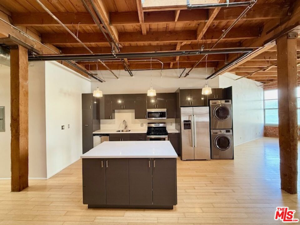 500 Molino St Unit: 201
