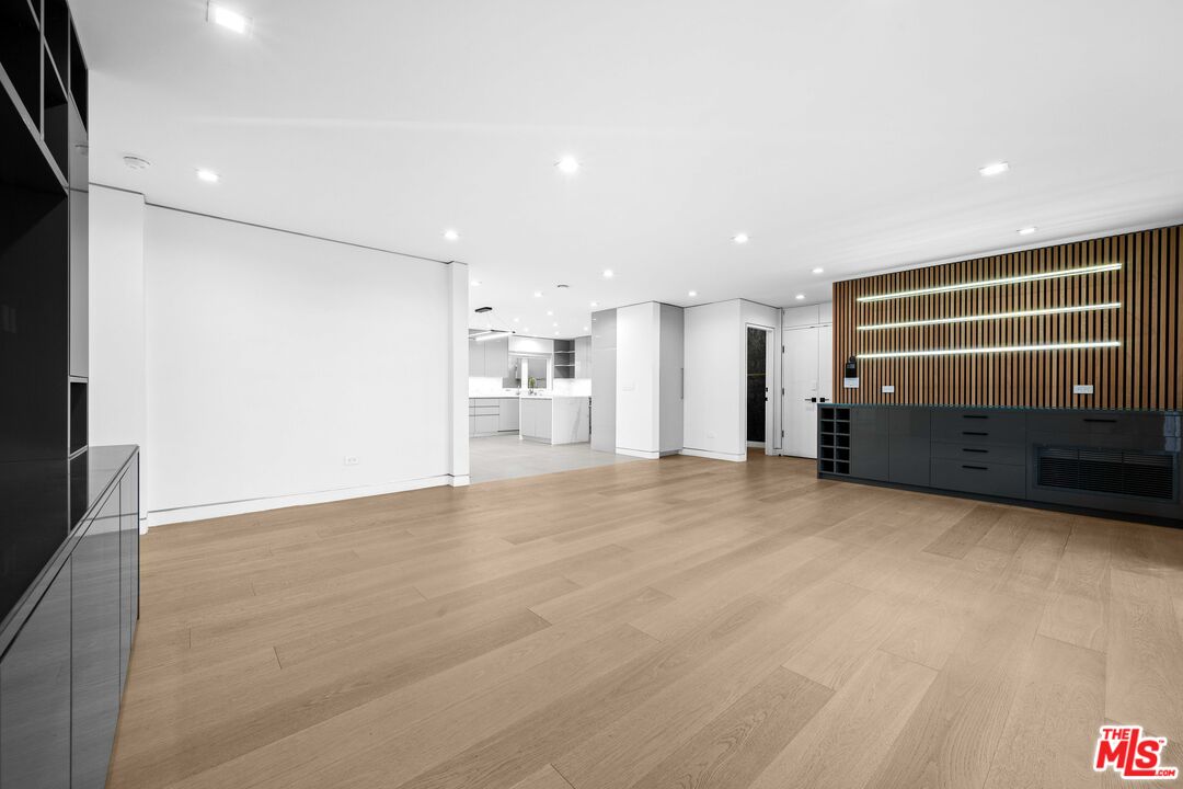 1211 S Sherbourne Dr Unit: 1