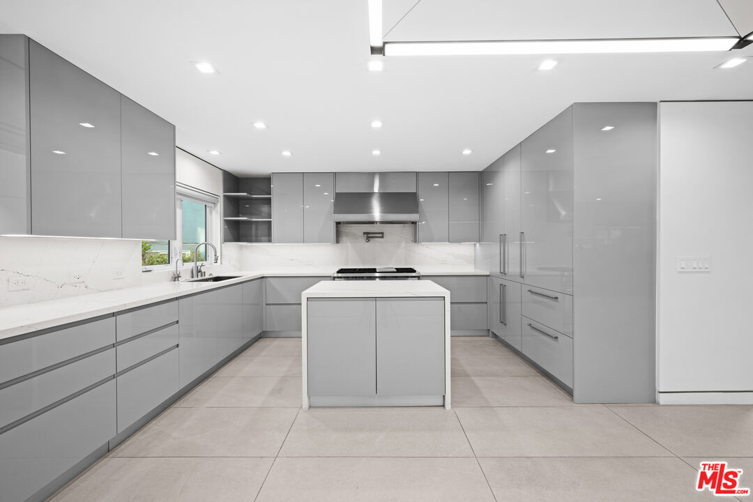 1211 S Sherbourne Dr Unit: 1