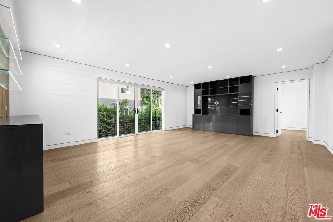 1211 S Sherbourne Dr Unit: 1