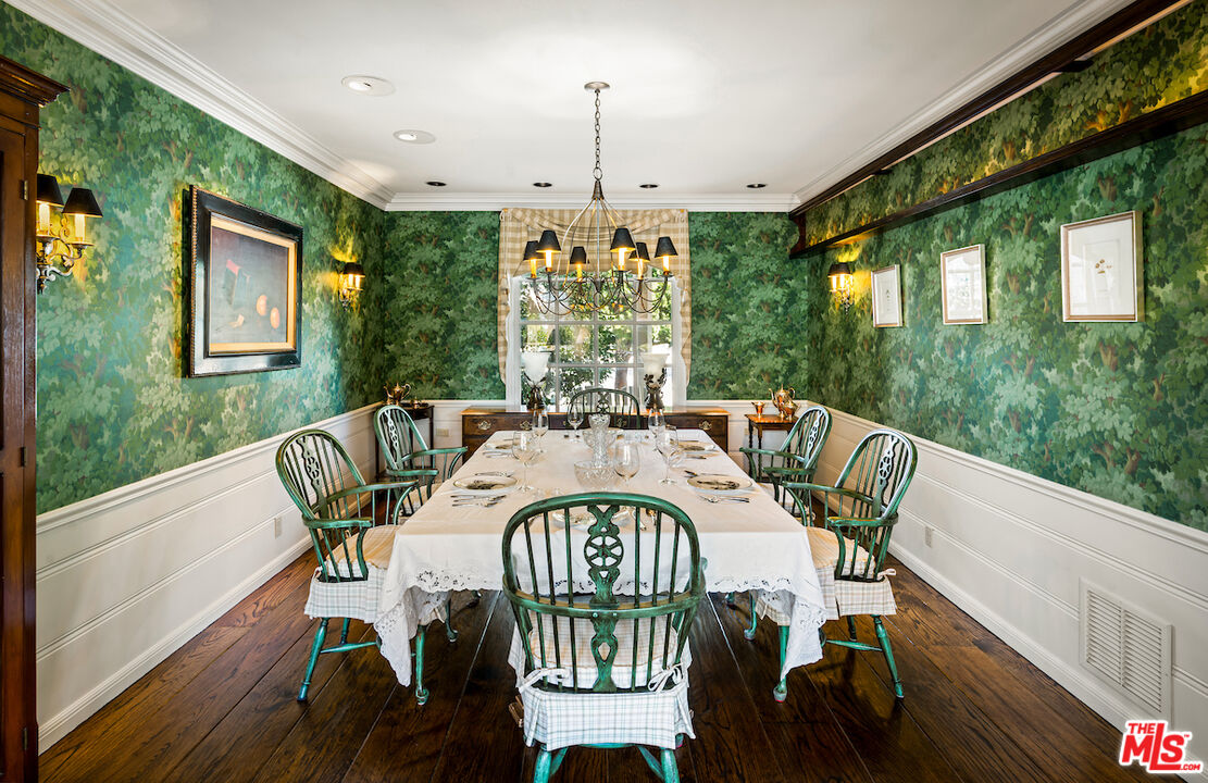 10030 Toluca Lake Ave