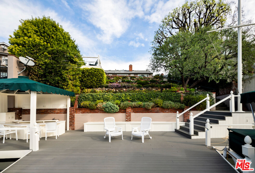 10030 Toluca Lake Ave