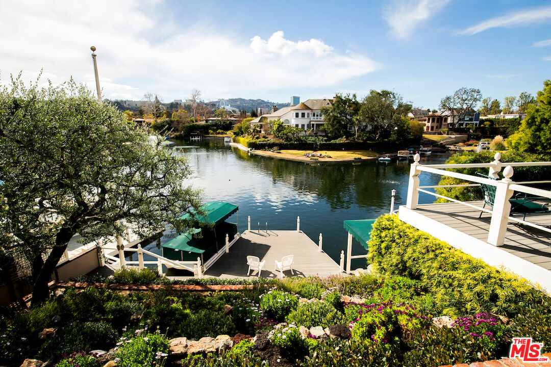 10030 Toluca Lake Ave