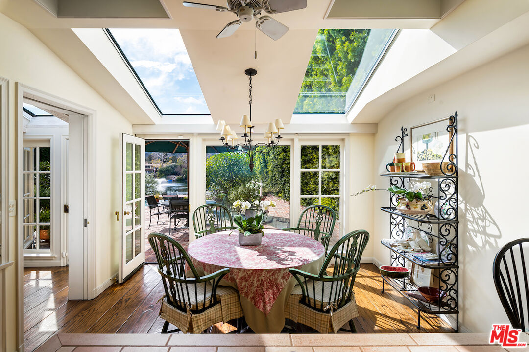 10030 Toluca Lake Ave