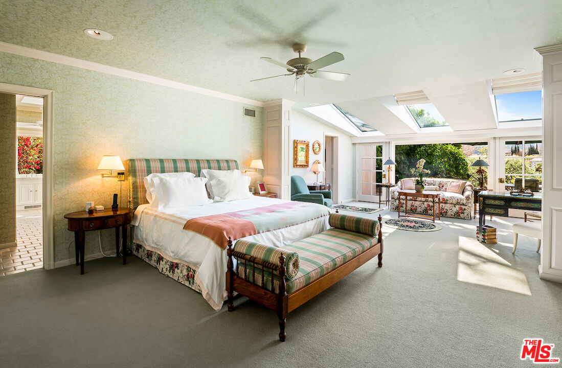 10030 Toluca Lake Ave