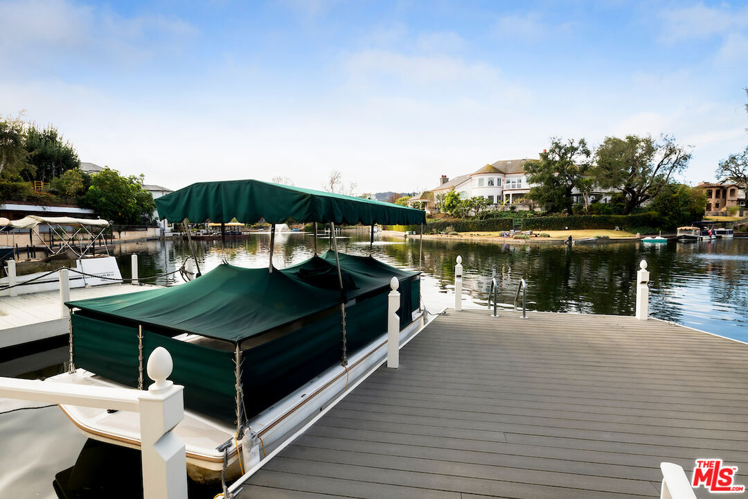 10030 Toluca Lake Ave