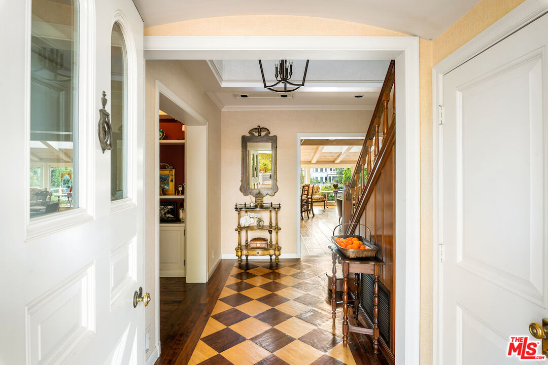 10030 Toluca Lake Ave