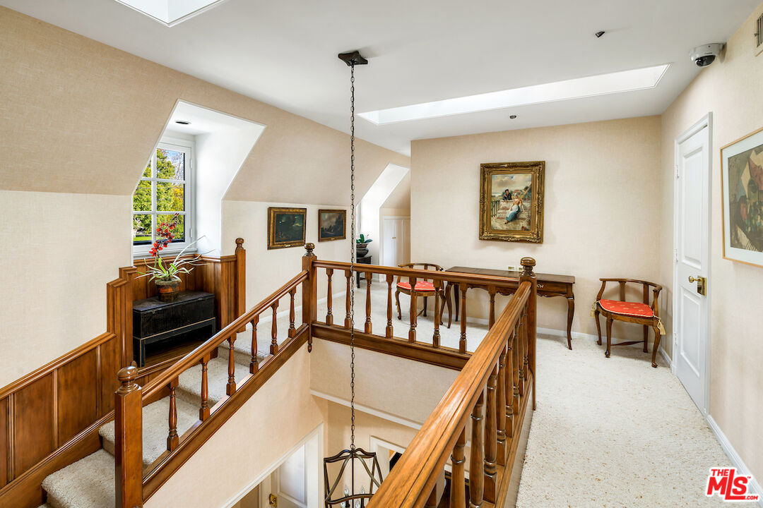 10030 Toluca Lake Ave