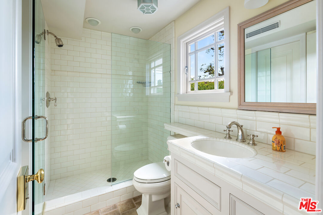 10030 Toluca Lake Ave