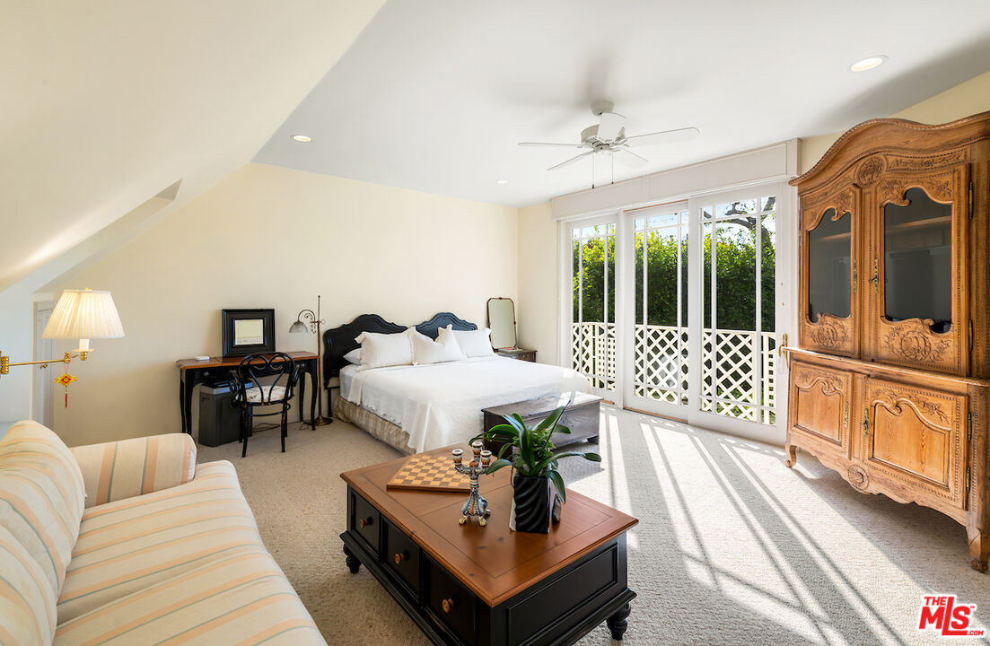 10030 Toluca Lake Ave