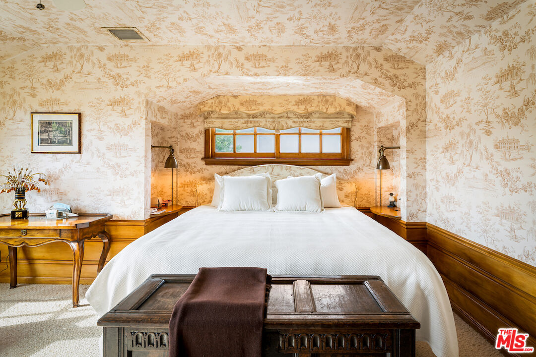 10030 Toluca Lake Ave