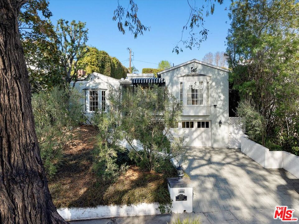 10357 Bannockburn Dr