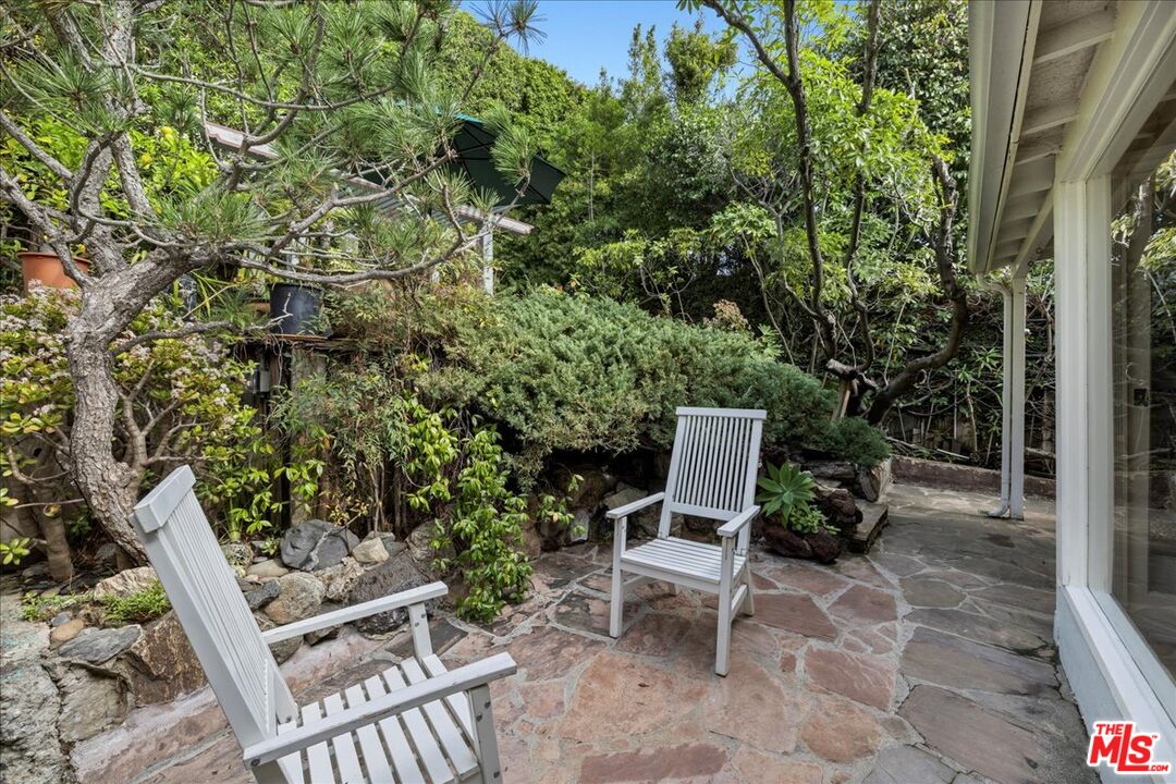 10357 Bannockburn Dr