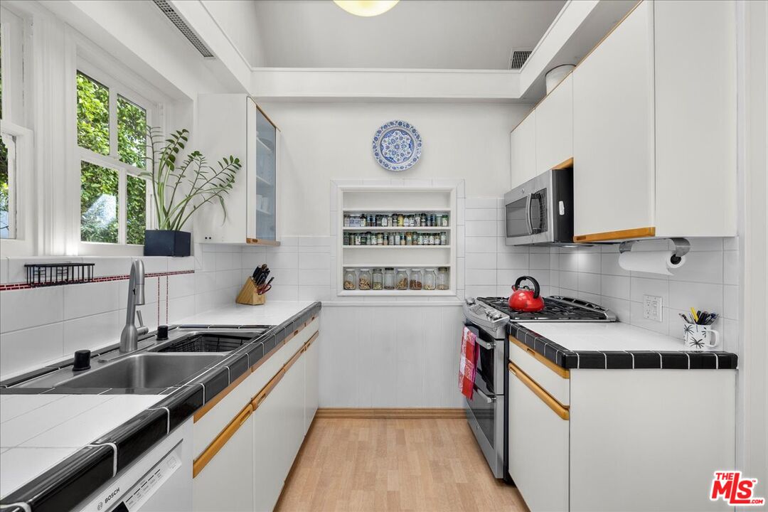 10357 Bannockburn Dr