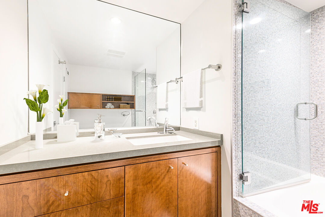 1155 N La Cienega Blvd Unit: 814