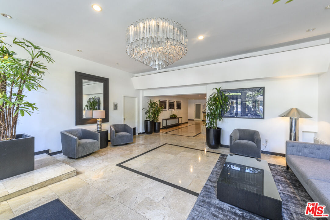 1155 N La Cienega Blvd Unit: 814