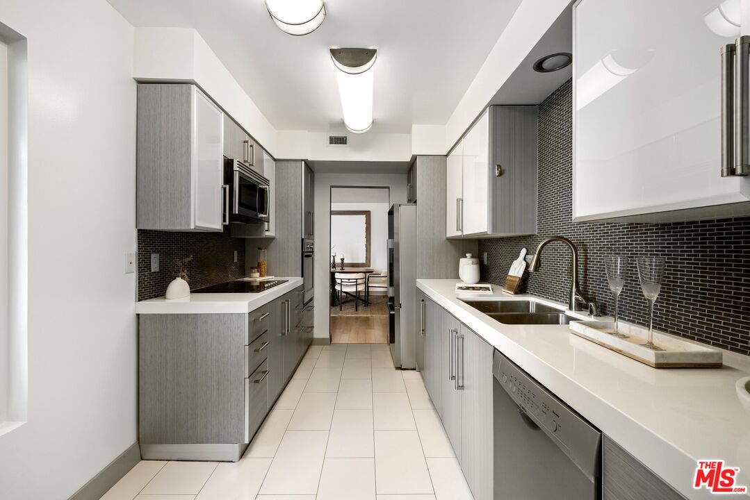 11657 Chenault St Unit: 102