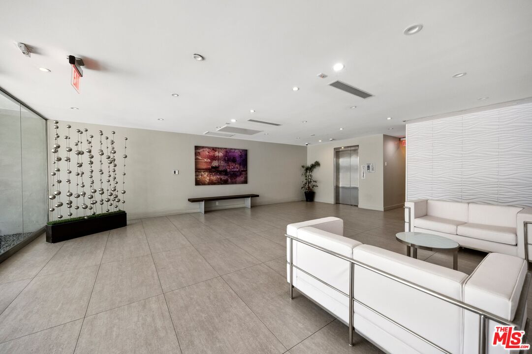 11657 Chenault St Unit: 102