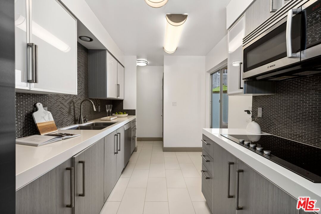 11657 Chenault St Unit: 102