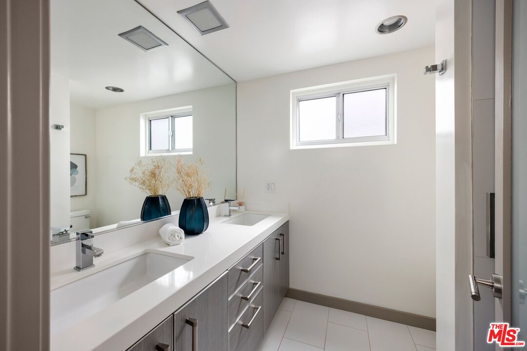 11657 Chenault St Unit: 102