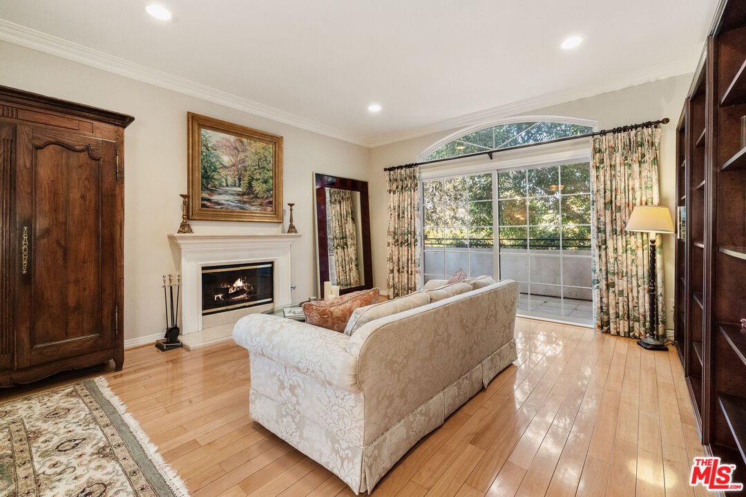 11760 Riverside Dr Unit: 2