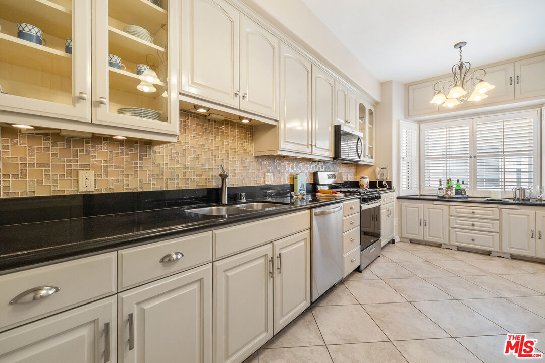 11760 Riverside Dr Unit: 2