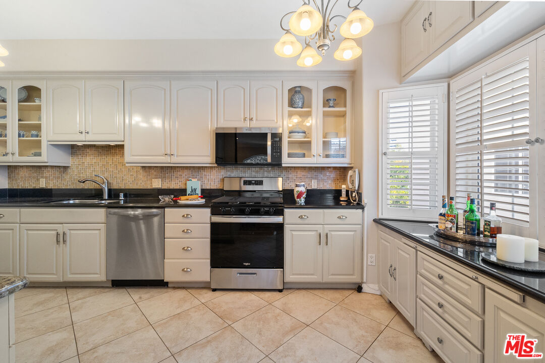 11760 Riverside Dr Unit: 2