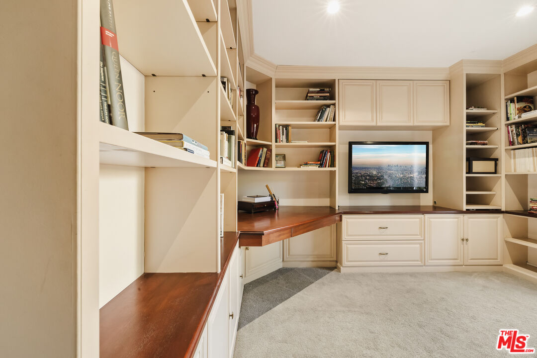 11760 Riverside Dr Unit: 2